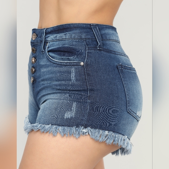 Fashion nova Denim shorts (9) - Picture 6 of 7